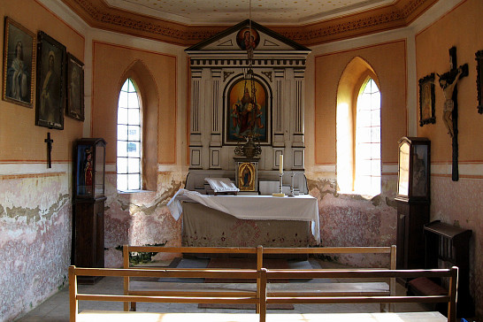 Oprava interiéru v kapličce v Poli 2015